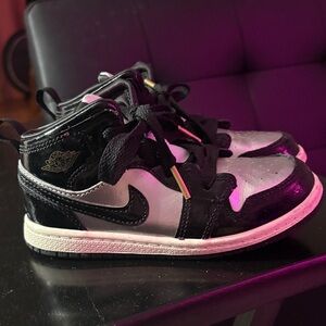 Nike Air Jordan’s Kids Metallic Sneakers🖤🩶